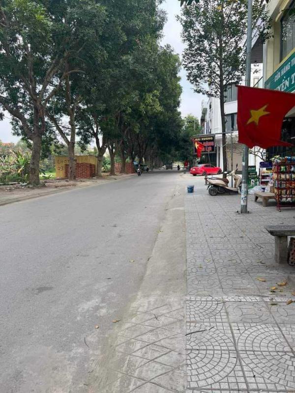 Bán lô đất mặt đường Nguyễn Công Trứ